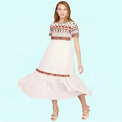 Roupas bordadas estilo étnico